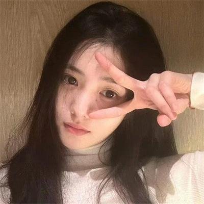 女跳水队员